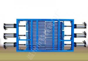 Pneumatic bar gate door